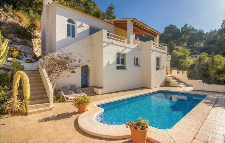 92 m² Apartment with WiFi, parking, terrace & pool near Playa El Mascarat in Altea Hills, Altea