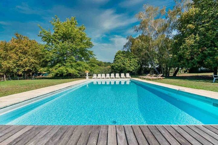 Location de vacances pour 30 personnes, avec Jardin et Piscine dans Conflans-sur-Loing