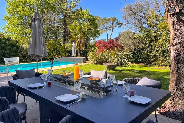 Villa pour 12 personnes, avec Jardin et Sauna à Roquefort-les-Pins