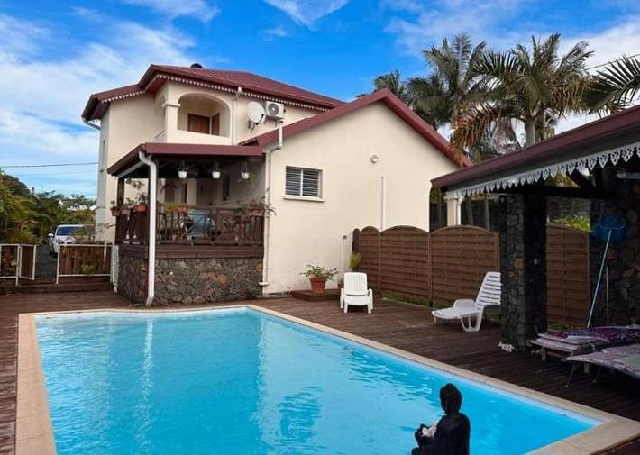 Location de vacances pour 10 personnes, avec jardin ainsi que jacuzzi et piscine dans Sainte-Rose (La Réunion) - 3