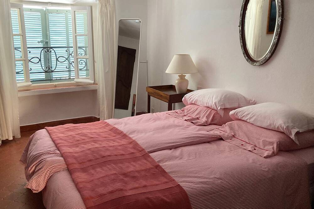 Entire apartment, Beautiful duplex, perfect location along the harbour, panoramic view, sleeps 6 in Saint-Tropez, Mediterranean Coast (France)