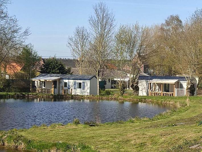 Camping pour 4 personnes, avec vue ainsi que vue sur le lac et jardin, animaux acceptés