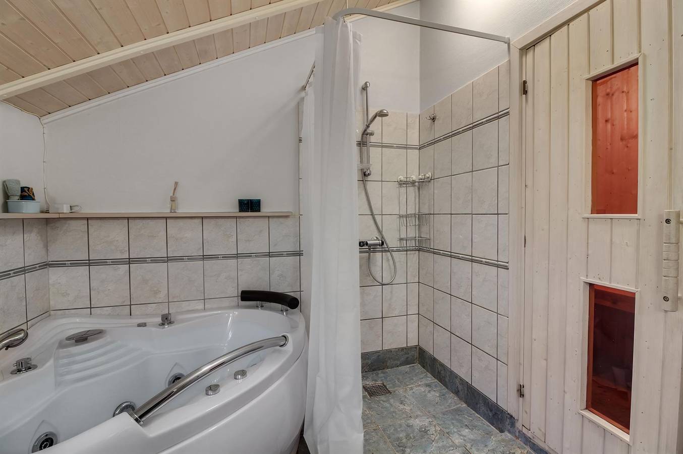 Pet friendly home in Bindslev with sauna in Tversted, Tannisbucht