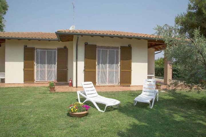 Agriturismo per 6 persone, con terrazza e giardino, con animali domestici a Follonica