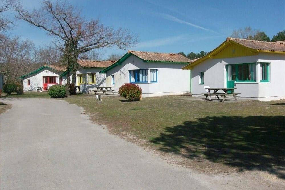 6 People In A Pedestrian Residence and Swimming Pools in Arès, Arcachon region