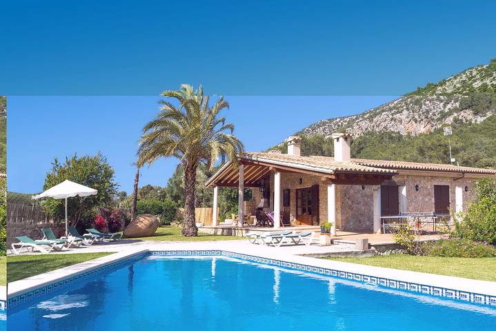 Chalet para 6 personas, con jardín además de terraza y piscina en Sa Pobla