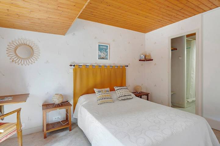 Location de vacances pour 2 personnes, avec jardin à Pont-l'Abbé-d'Arnoult - 3