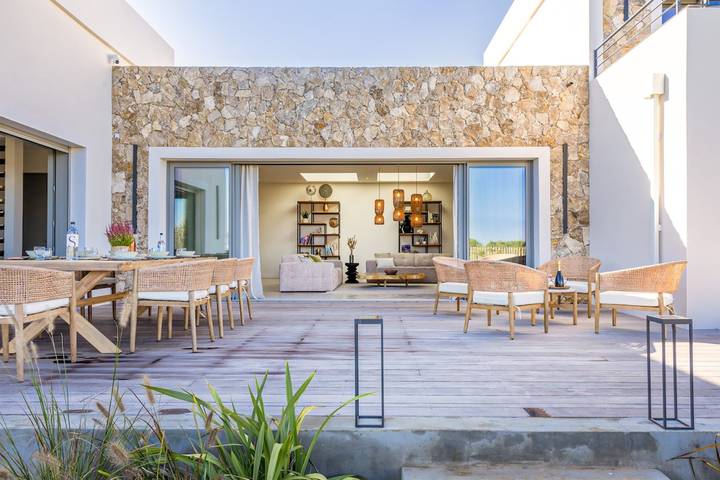 Location de vacances pour 8 personnes, avec Terrasse ainsi que Jardin et Piscine dans Prunete