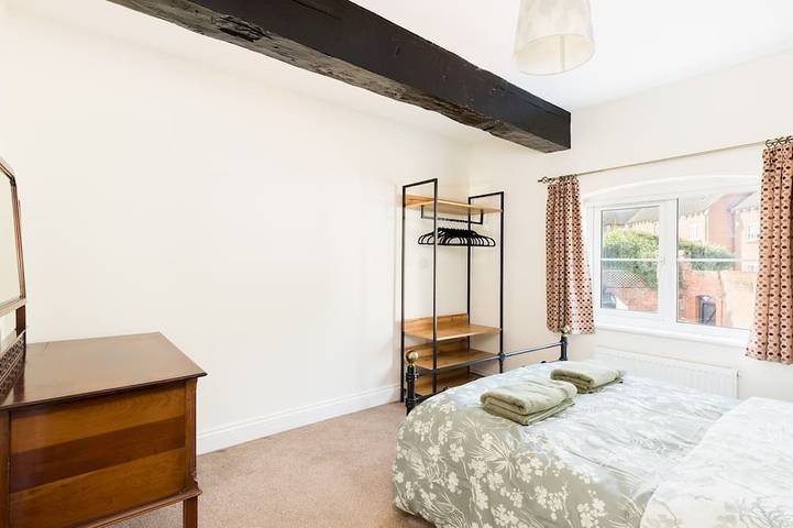 Cv34 4Jd 20 St Nicholas Church Street · Cosy 2 Bed, Central Warwick & Parking | Pass The Keys in Warwick, Warwickshire