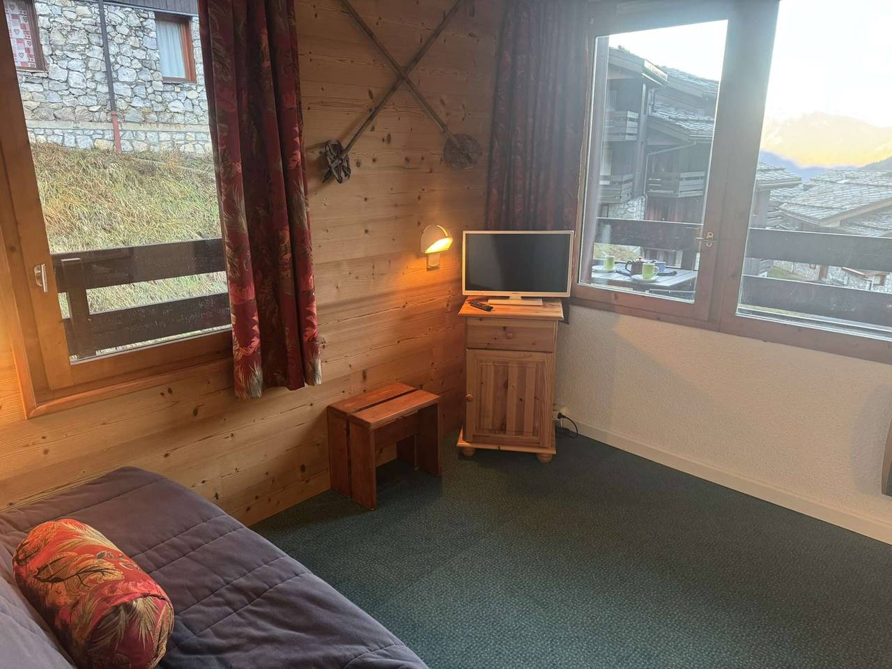 Ganze Ferienwohnung, La Cachette 25 - Charming renovated studio, ski-in ski-out in Valmorel, Les Avanchers-Valmorel