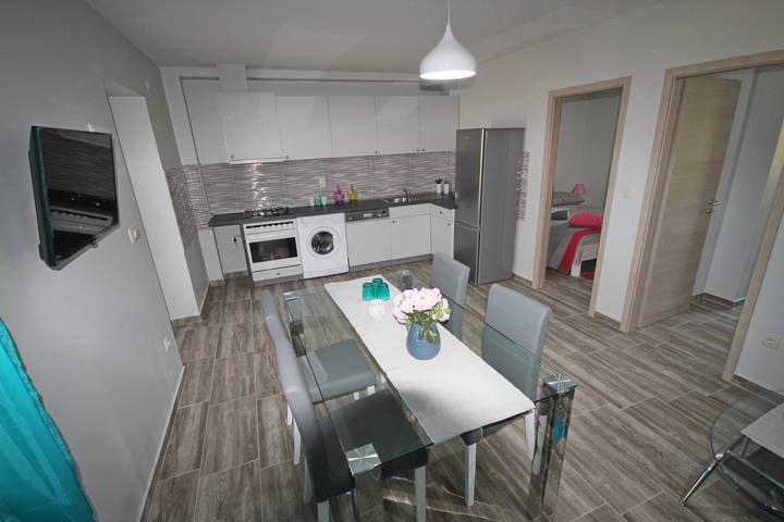 Ganze Wohnung, Erdgeschosswohnung Rustica mit 2 Schlafzimmern in Ljubač (Dalmatien), Zadar