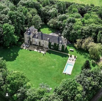 Gîte pour 15 personnes, avec terrasse et jardin, adapté aux familles à Donnay