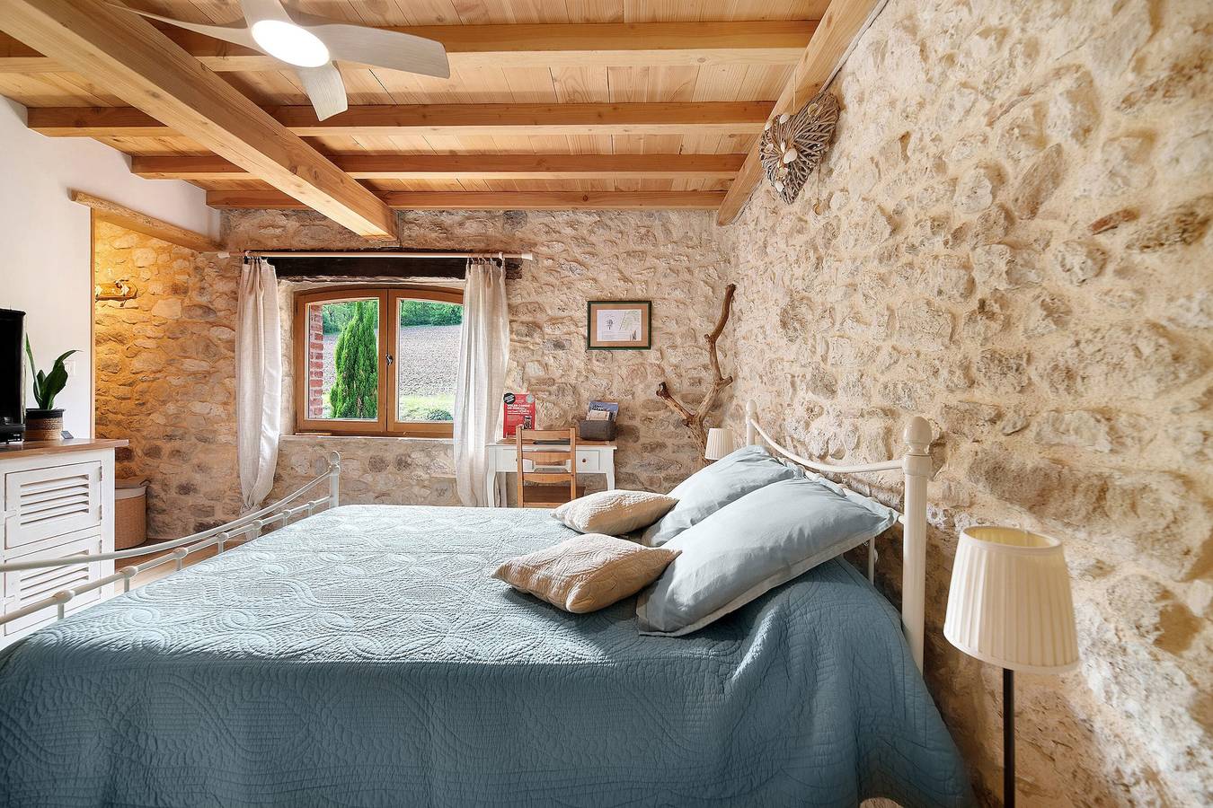Casa de huéspedes Acacia con terraza y jardín compartidos in Castelnau-de-Montmiral, Región de Albi