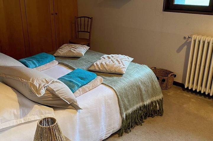 Ganze Wohnung, 2-storey, 4-bedroom apartment in a detached house in Menthon St B in Menthon-Saint-Bernard, Annecy und Umgebung