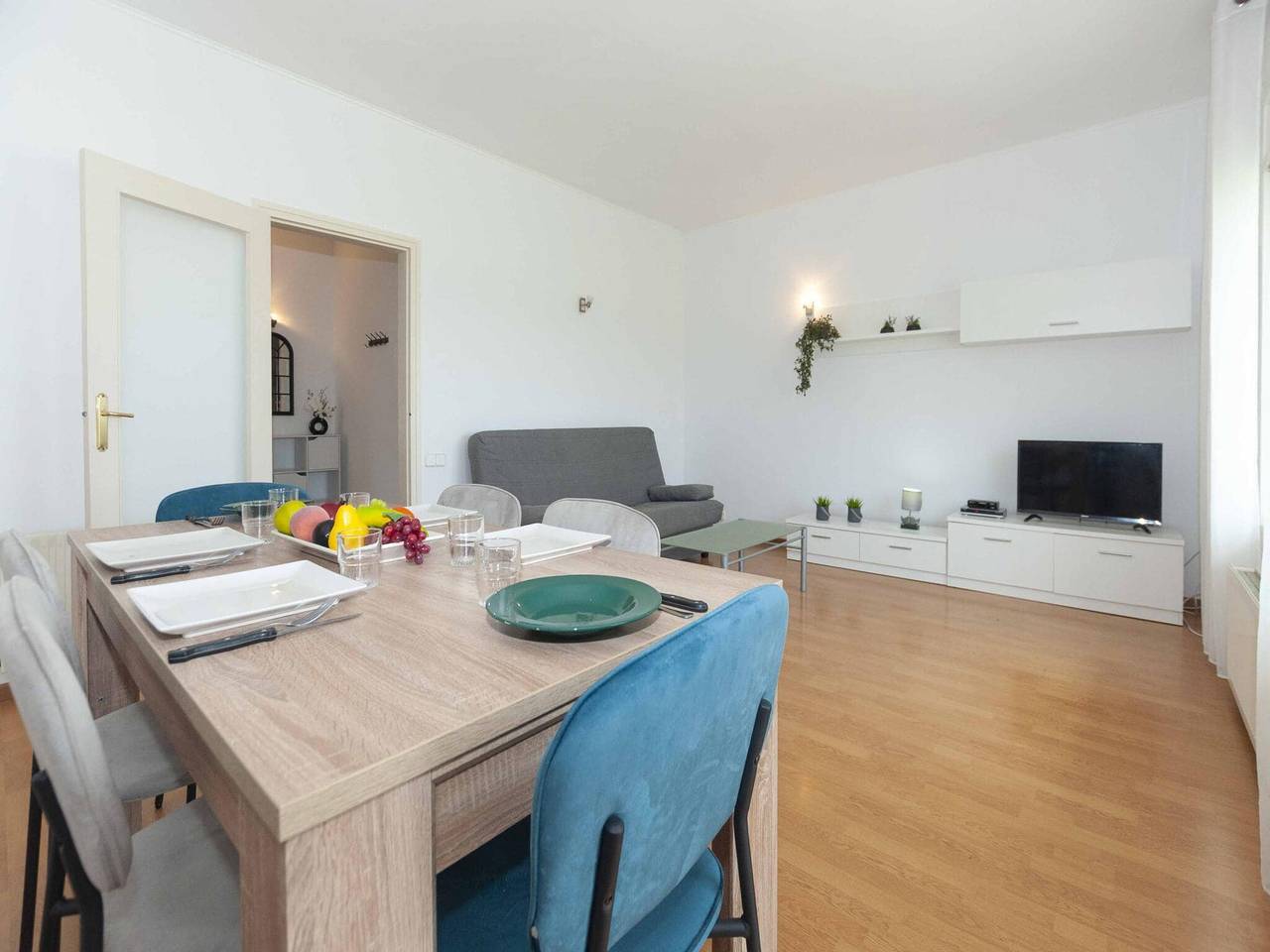 Ganze Wohnung, Wohnung in Roses mit Meerblick & Pool in Roses, Oberampurien