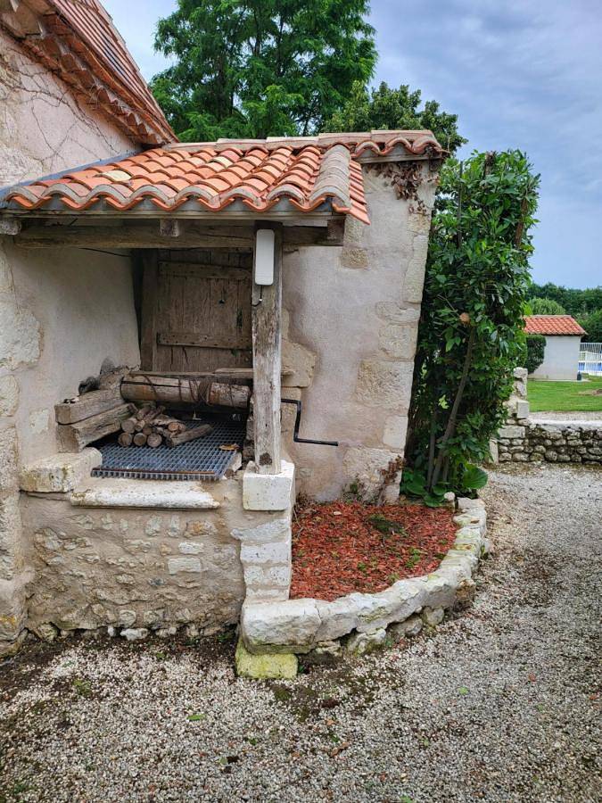 Location de vacances pour 28 personnes, avec jardin ainsi que terrasse et piscine dans Boisne La Tude - 4