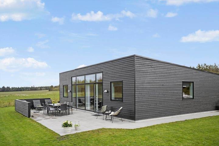 Ferienhaus für 6 Personen, mit Terrasse und Pool sowie Garten - 1