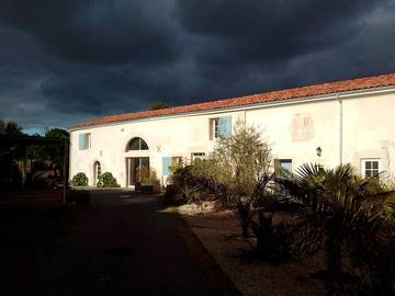 Gîte pour 8 personnes, avec terrasse et jardin à Gémozac