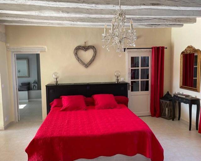 Gîte pour 2 personnes, avec piscine et jardin ainsi que sauna et vue dans Cléré-les-Pins - 2