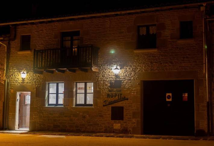 Casa rural para 8 personas, con vistas y terraza, Se admiten mascotas en Osona - 3