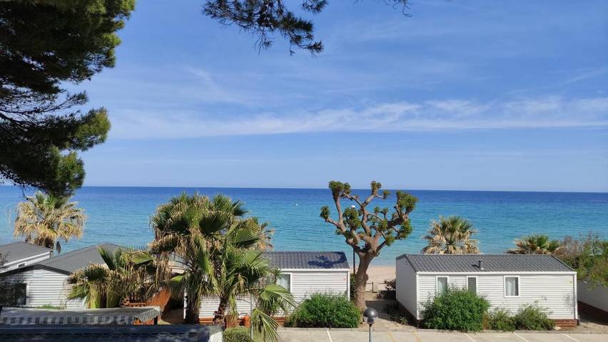 Location de vacances pour 3 personnes, avec jacuzzi et bassin pour enfant ainsi que piscine et jardin, adapté aux familles dans Platja de l'Almadrava - 2