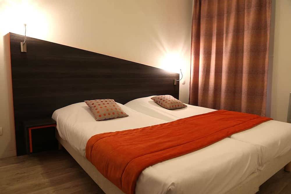 Welcoming Studio with Easy Orly Airport Access & Access to Tramway in Chevilly-Larue, Valle del Marne