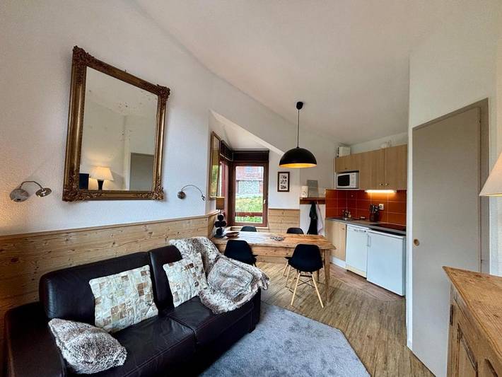 Appartement de vacances pour 3 personnes, avec balcon ainsi que vue et piscine