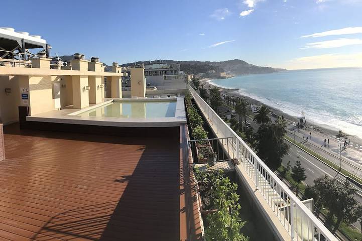 Gîte pour 2 personnes, avec terrasse et piscine dans Office De Tourisme Et Des Congres De Nice