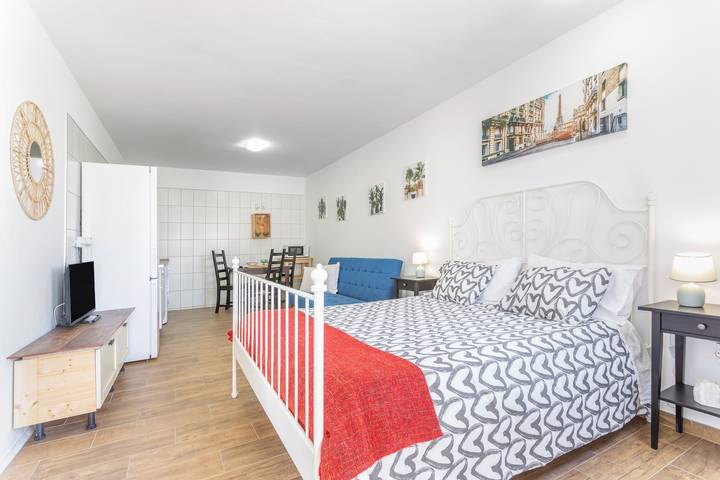 Ganze Wohnung, Ferienwohnung 'Las Palmeras B' mit Meerblick, Gemeinschaftsterrasse und Gemeinschaftsgarten in Güímar, Teneriffa Süd