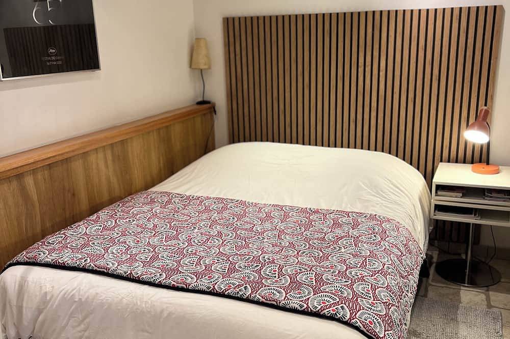 Hel leilighet, Pretty studio med ro på høydene i Cannes, 10 minutter fra Croisette. in Cannes La Bocca, Cannes