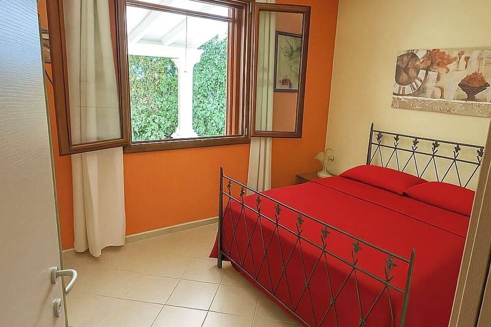 Villa Iris tower poles in Torre Pali, Salve