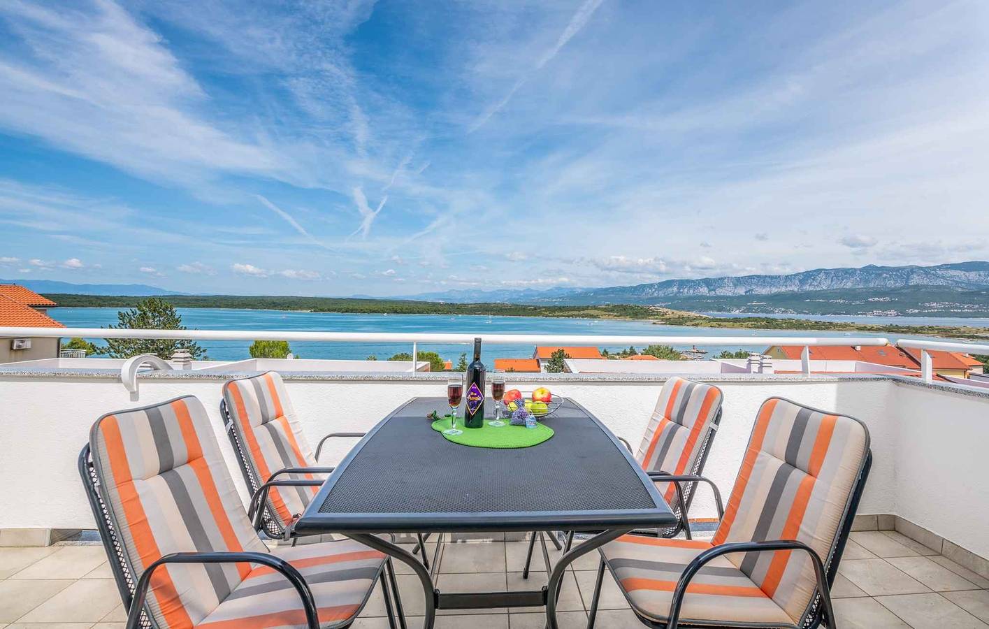 Ganze Ferienwohnung, Ferienwohnung mit Meerblick  in Klimno, Krk
