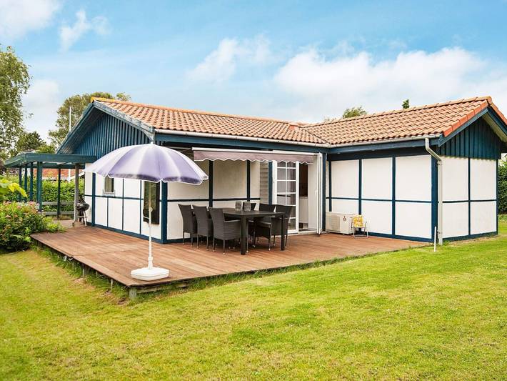 Ferieudlejning for 4 personer, med Terrasse i Hejlsminde