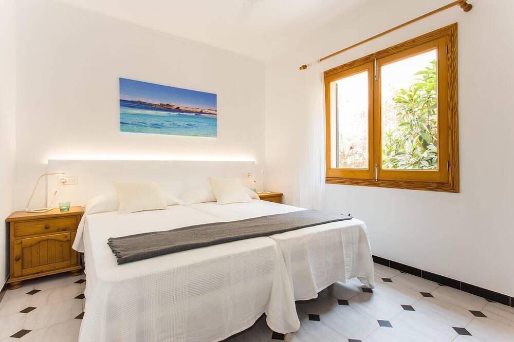 Traumhaftes Haus in Sa Coma mit privatem Swimmingpool, der sowohl drinnen als. in Sa Coma, Sant Llorenç des Cardassar