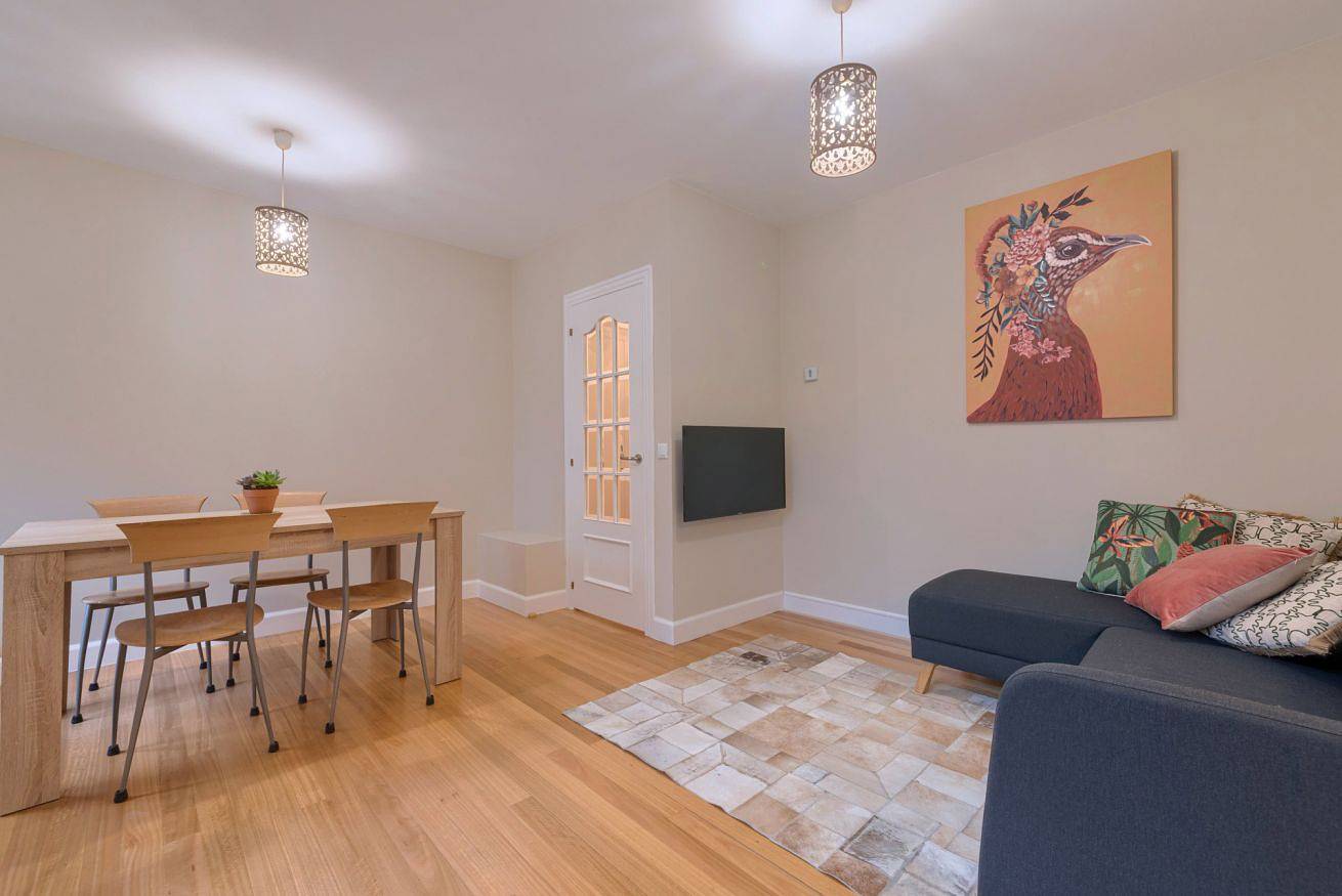 Hel lägenhet, Renovated apartment in a residential area with garage and wifi in Bilbao, Bizkaia