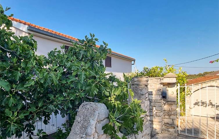 Ganze Ferienwohnung, Modernes 2-Zimmer-Apartment mit Pool, WLAN und Terrasse in der Nähe der Küste von Grohote in Šolta (Split-Dalmatien), Rogac