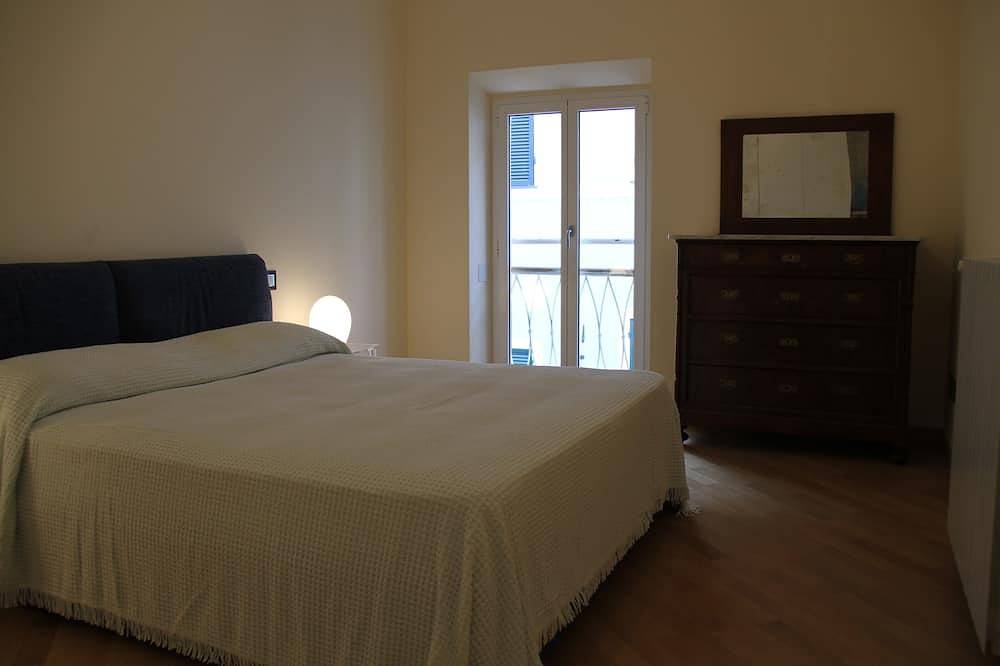 Ganze Wohnung, Penthouse auf zwei Ebenen bei 20 Meter vom Meer entfernt im Zentrum von Loano in Loano, Riviera di Ponente