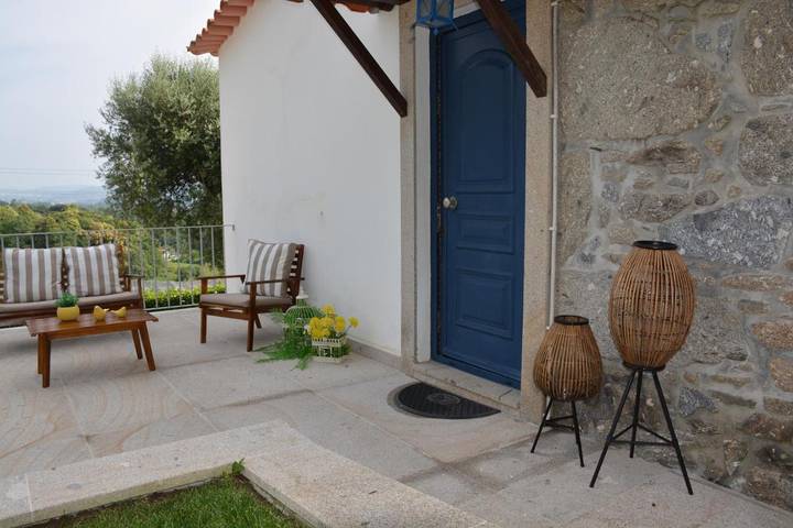 Location de vacances pour 12 personnes, avec jardin ainsi que piscine et balcon dans Vila Verde - 4