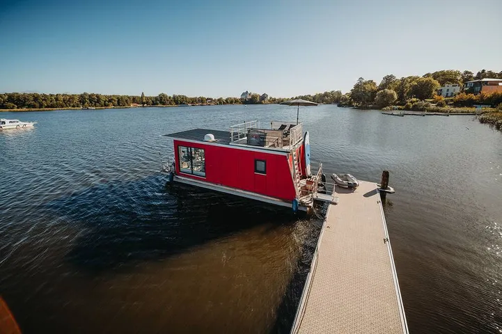 Enola, ein Riverloft auf dem Röblinsee Fürstenberg/Havel in Röblinsee, Fürstenberg/Havel