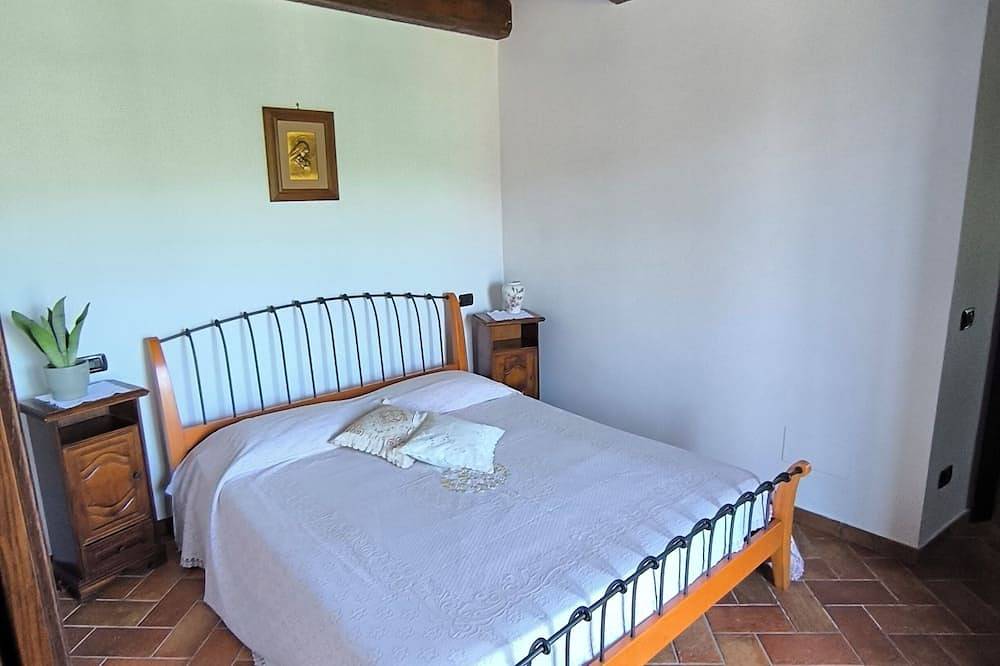Stone farmhouse on Lake Turano in Paganico Sabino, Terminillo