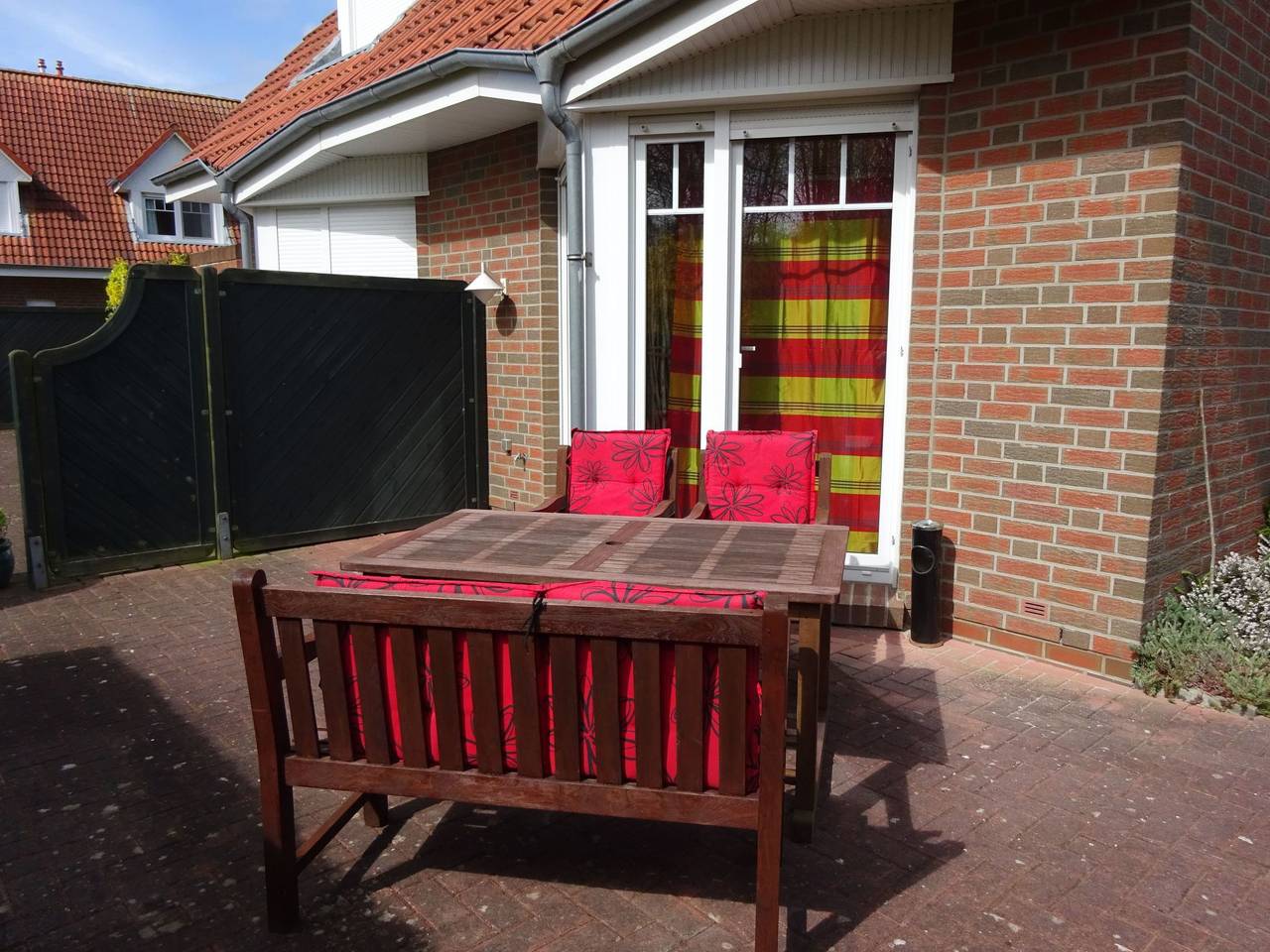 Komfortable Doppelhaushälfte und großem Garten in Dornumergrode, Dornum