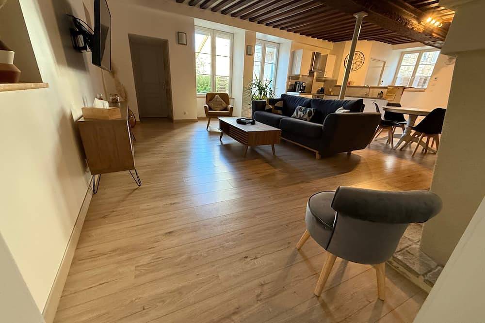 Ganze Wohnung, La Loge Lingone-garage privatif in Langres, Haute-Marne