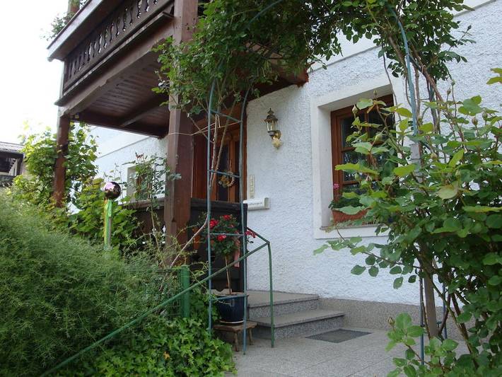 Vakantiehuis voor 4 personen, with Balkon and Terras as well as Tuin and Uitzicht op het meer aan de Attersee (meer)