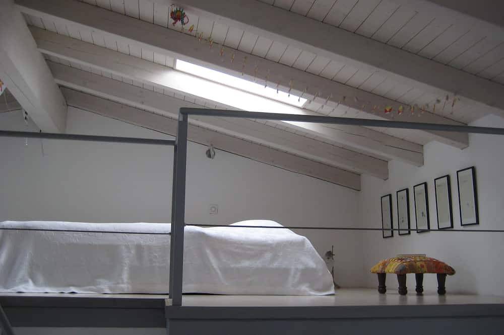 Ganze Wohnung, Moderne, comfortable Loft-Wohnung, direkt am See und Monte Caslano gelegen. in Caslano, Luganersee (Italien)