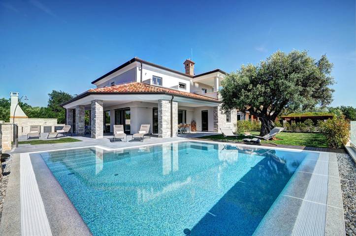Villa für 8 Personen, mit Balkon und Pool in Umag