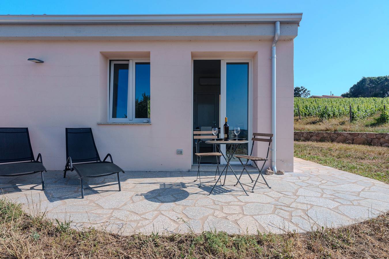 Entire apartment, Apartment 'Sughereto 1' with Sea View, Wi-Fi and Air Conditioning in Gallura