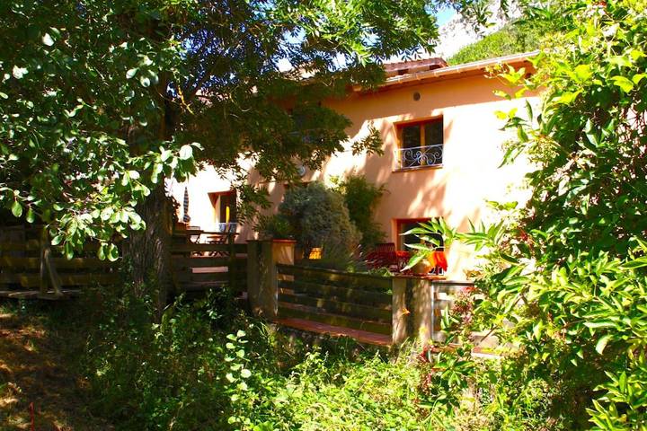 Gîte pour 6 personnes, avec Terrasse et Jardin