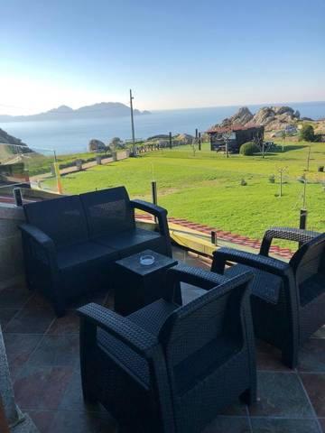 Gîte pour 2 personnes, avec jardin et terrasse à Cangas