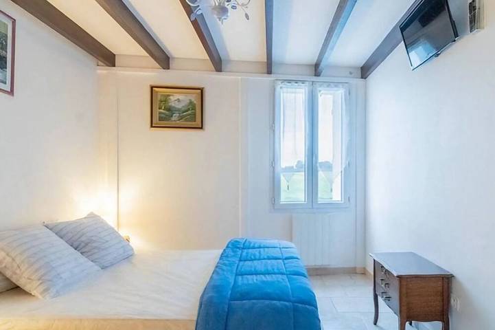 Location de vacances pour 6 personnes, avec jardin à Arces - 3