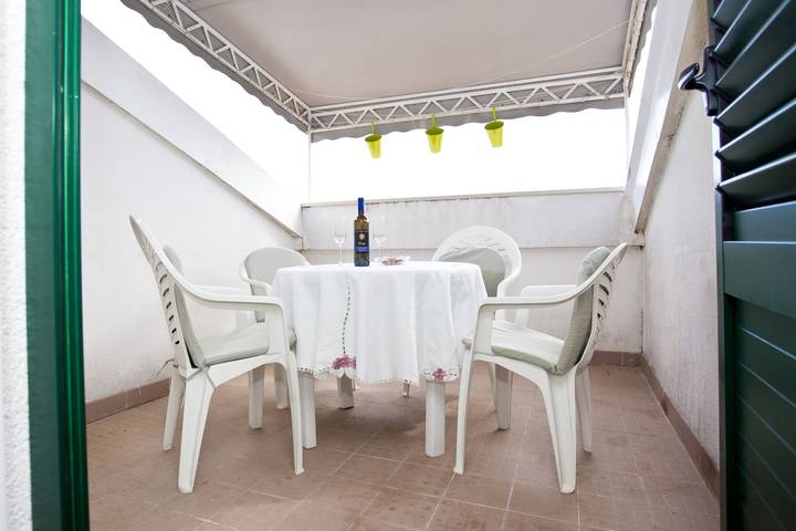 Apartament wakacyjny dla 4 osób, z balkon/ taras w Promajna